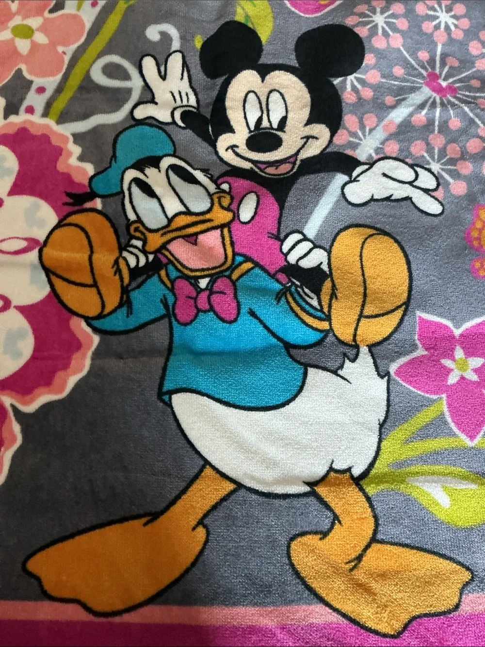 New with Tags Vera Bradley Mickey and Friends Beach Towel